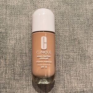 Clinique Even Better Clinical Vitamin Makeup Broad Spectrum SPF 45 Foundation